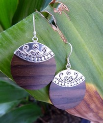 EP526 polished wood earrings
